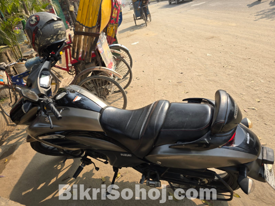 Suzuki Intruder . 2021